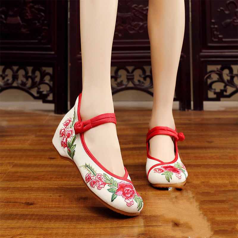 Luxury Ethnic Style Embroidered Shoes Beijing Cloth Shoes