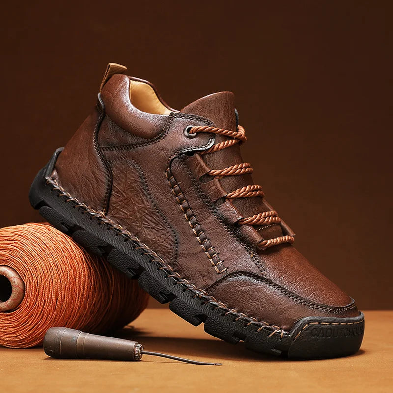Autumn Mens Comfortable Lace Up Retro High Top Shoe Brand New Men Leather Boots Fashionable Anti Slip Soft Soled Mid-range Boots