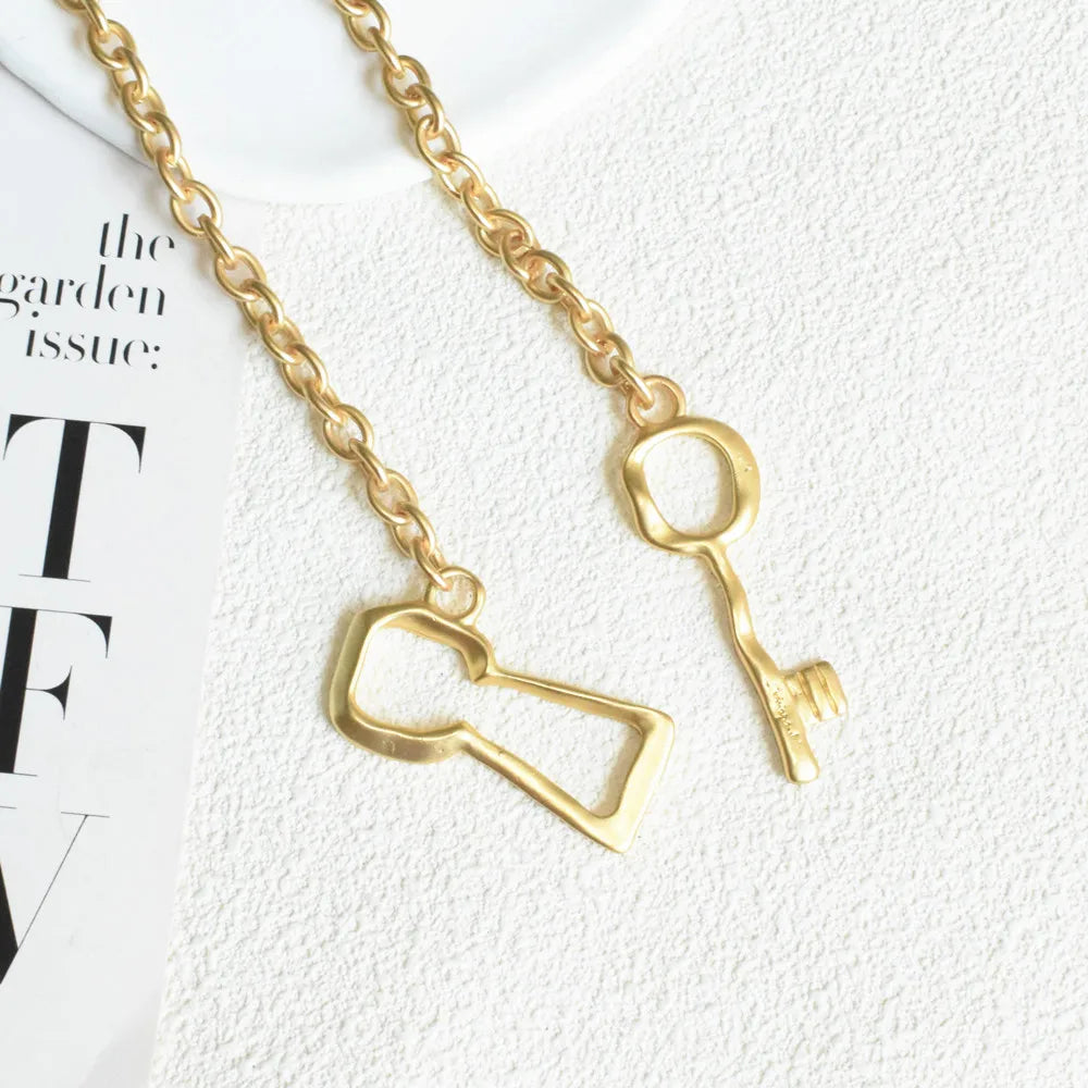 New Arrival Matte Gold-Plated Key Chain Necklace For Women Jewelry Trend Fashion Show Model Long Necklace Accessories