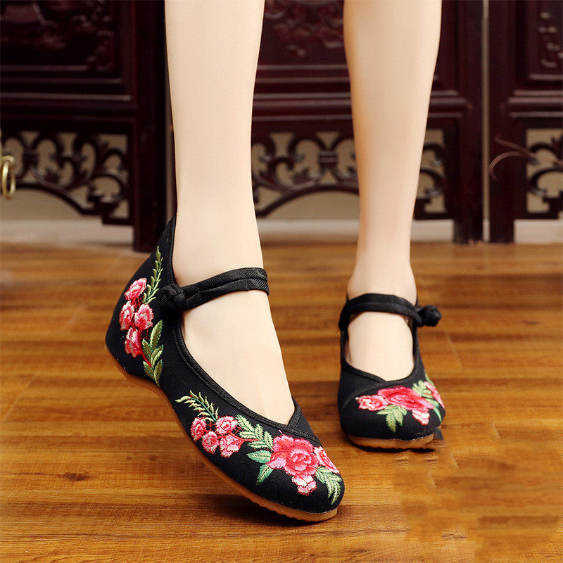 Luxury Ethnic Style Embroidered Shoes Beijing Cloth Shoes