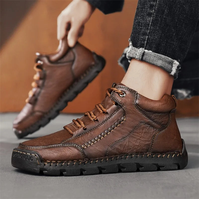 Autumn Mens Comfortable Lace Up Retro High Top Shoe Brand New Men Leather Boots Fashionable Anti Slip Soft Soled Mid-range Boots