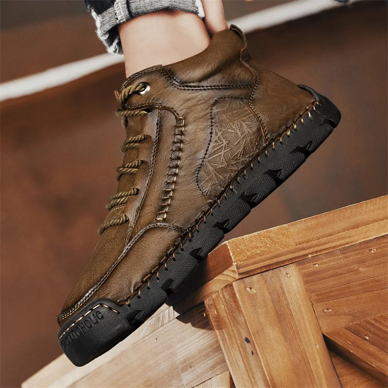 Autumn Mens Comfortable Lace Up Retro High Top Shoe Brand New Men Leather Boots Fashionable Anti Slip Soft Soled Mid-range Boots