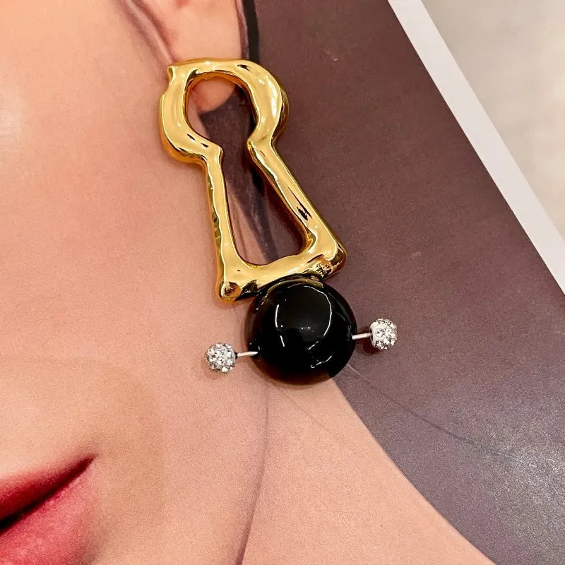 Asymmetrical Earrings for Women Hollow Out Palace Style Vintage Jewelry Hyperbole Pearls Elegant Pendientes Mujer