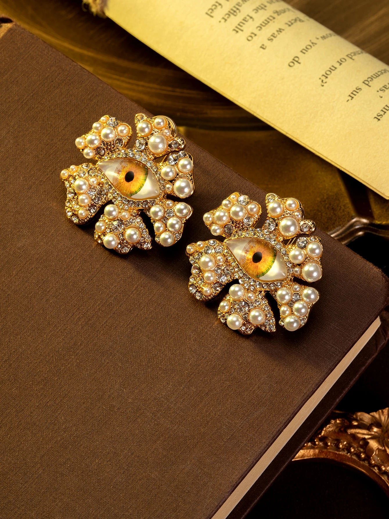 1 Pair of Vintage European and American Exaggerated Devil's Eye Flower Exquisite Earrings, Niche Style, Suitable for Women's Daily Wear, Party Wear, and as a Birthday Gift