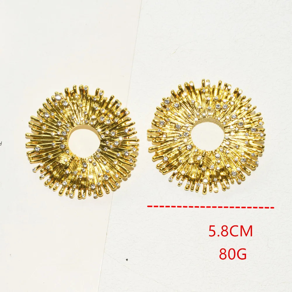 Exaggerated Women Fashion Metal Alloy Big Round Pendant Necklace Jewelry Vintage Personality Statement Accessories