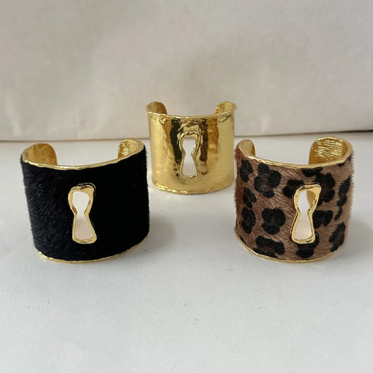 French niche minimalist luxurious leopard print plush metal wide-edge open bracelet fashionable high society premium bracelet