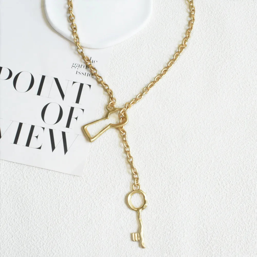 New Arrival Matte Gold-Plated Key Chain Necklace For Women Jewelry Trend Fashion Show Model Long Necklace Accessories