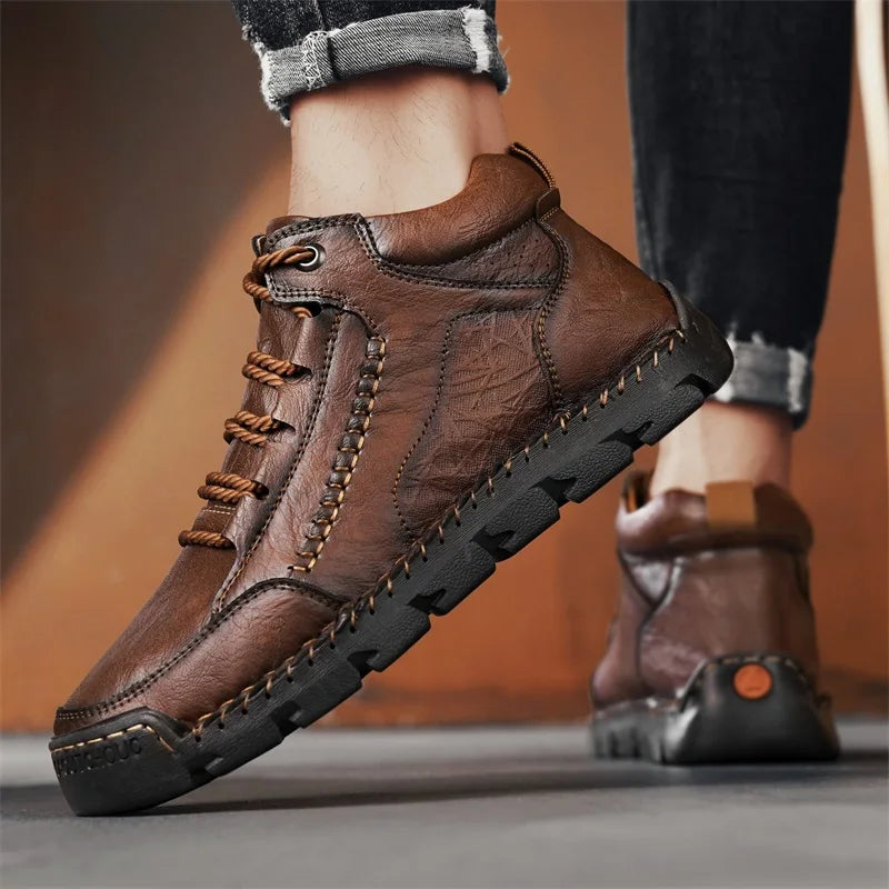 Autumn Mens Comfortable Lace Up Retro High Top Shoe Brand New Men Leather Boots Fashionable Anti Slip Soft Soled Mid-range Boots