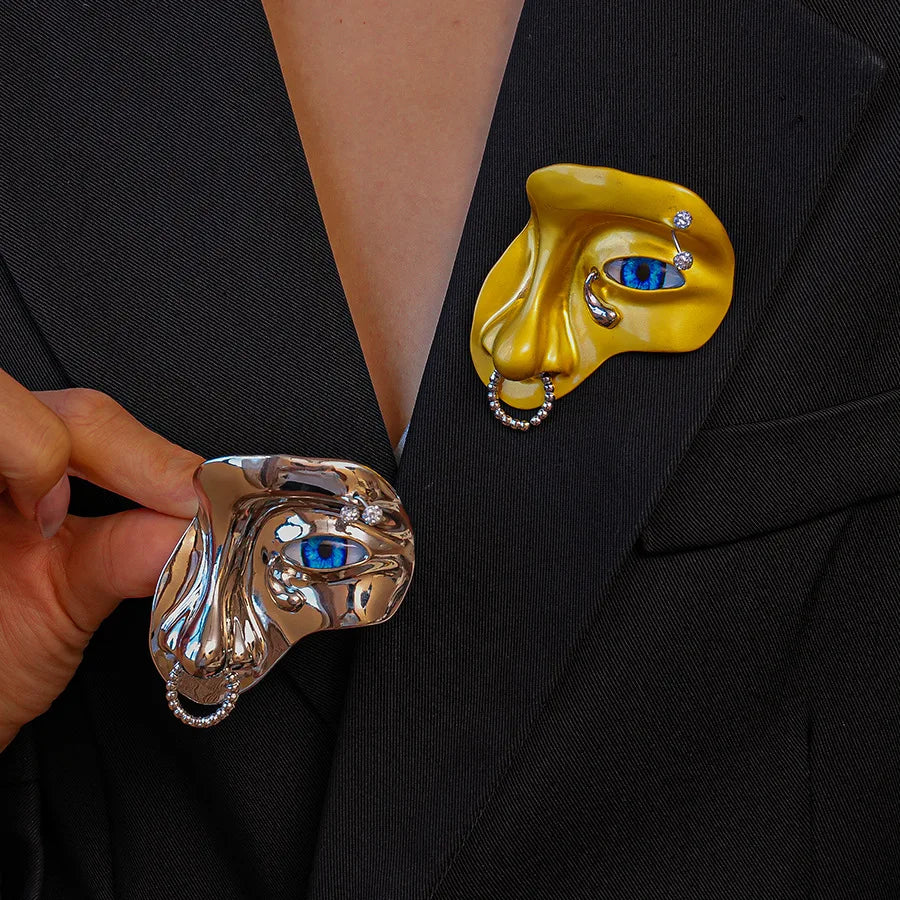 Personality Half Human Face Brooches for Women Men Cool Design Mask Shaped Brooches Pins Suit Clothes Accessories Bag Badge