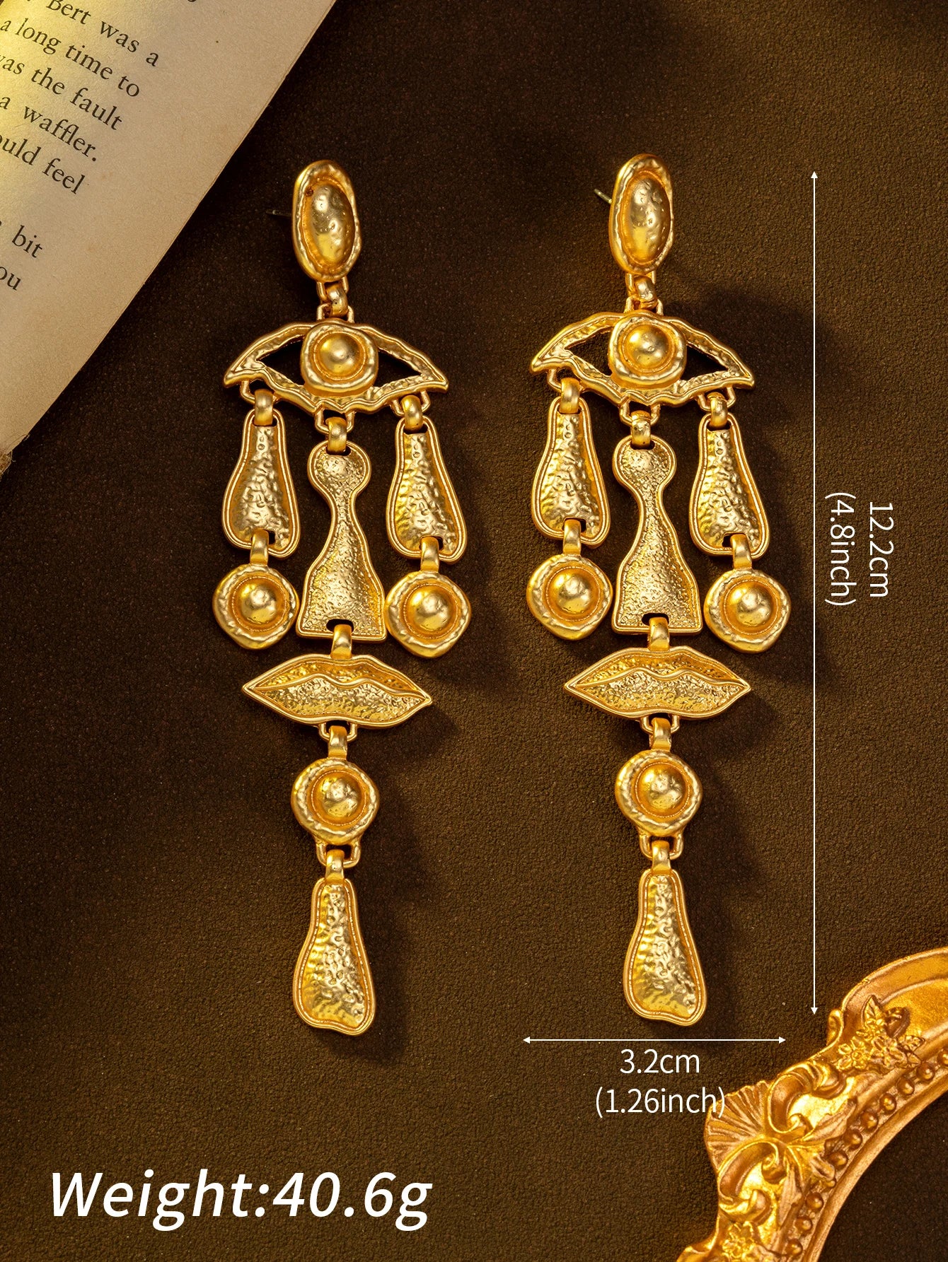 1 Pair of Vintage Design Earrings with Unique Elements, Gold Eyes and Mouth, Luxurious and Niche, Suitable for Women to Wear Daily or at Parties, Can Be Given as a Gift