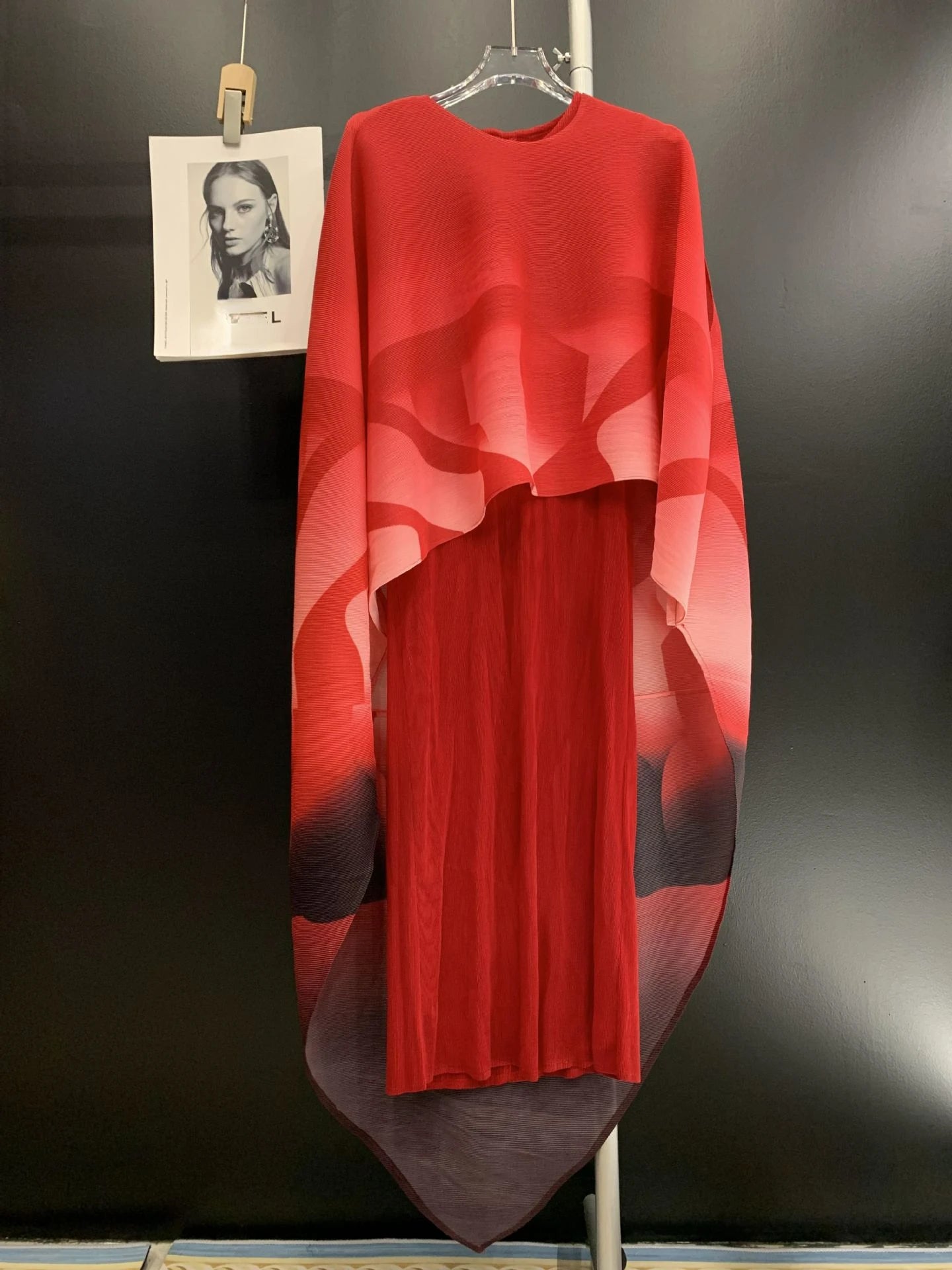 Miyake Folded Fashionable and Elegant Women's Long Skirt, Temperament Skirt, Round Neck Printed Shawl, Two Piece Dress Set