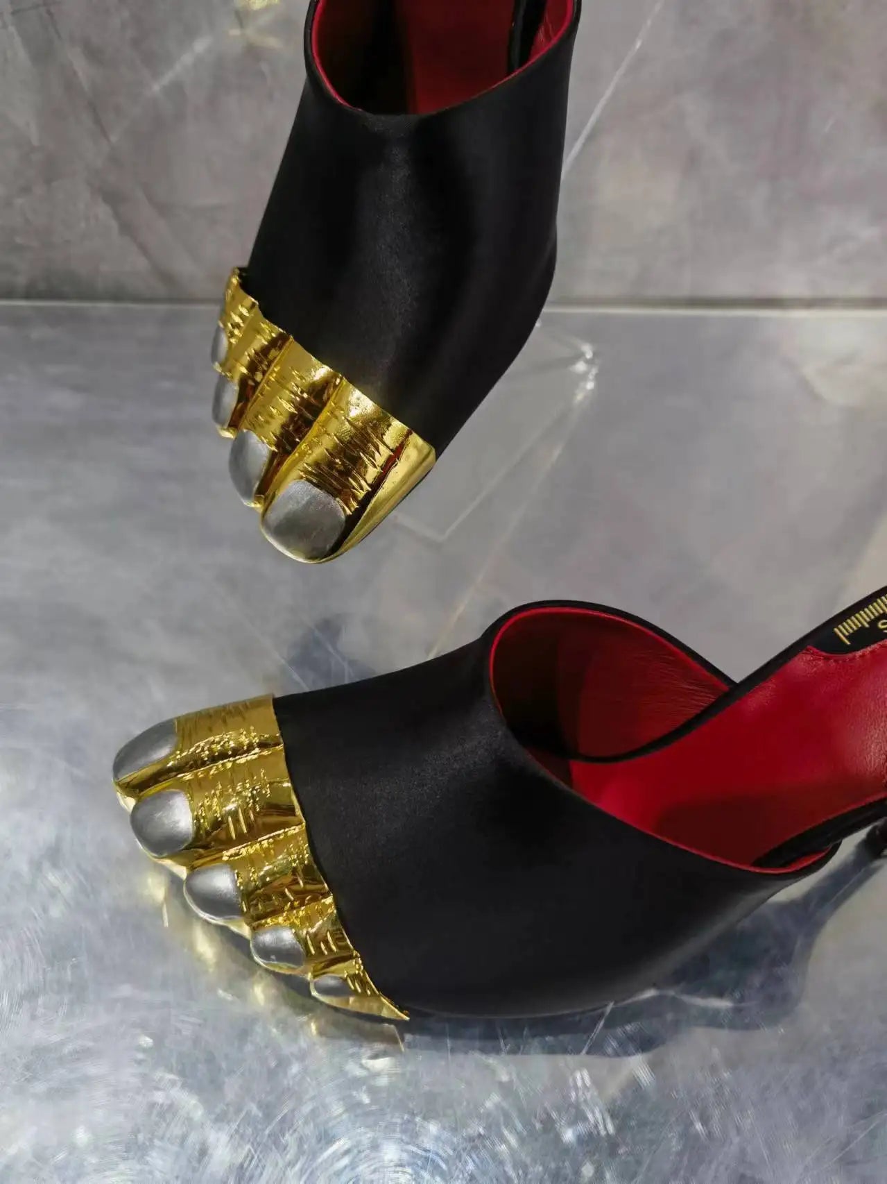 Woman New Style Gold Split Toe Stiletto Heel Mules Shoes Female Slip On Strange Toe Gold Black Mixed Color Slippers Summer Shoes