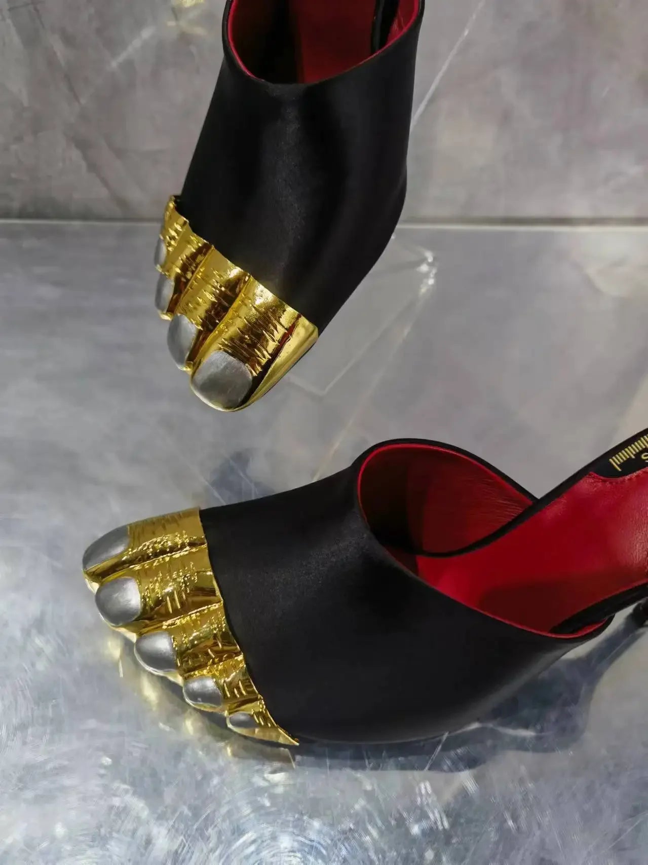 Woman New Style Gold Split Toe Stiletto Heel Mules Shoes Female Slip On Strange Toe Gold Black Mixed Color Slippers Summer Shoes