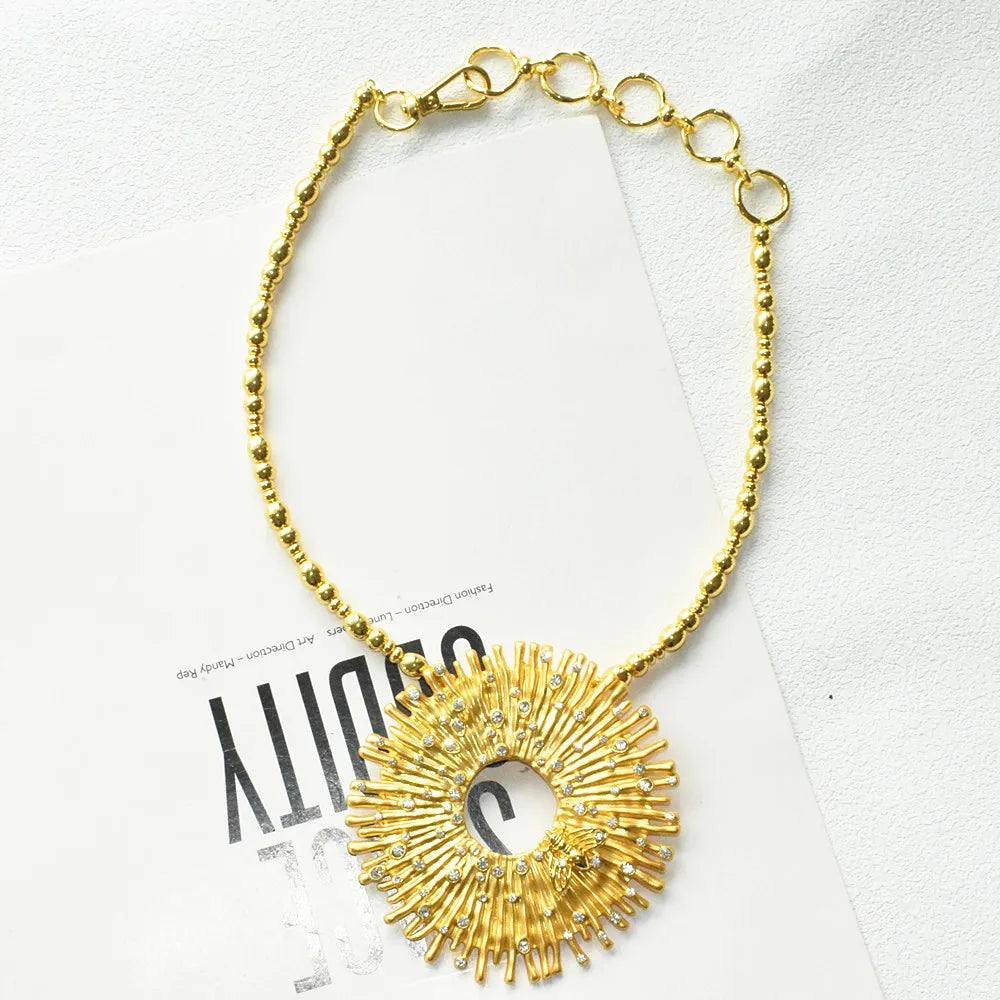 Exaggerated Women Fashion Metal Alloy Big Round Pendant Necklace Jewelry Vintage Personality Statement Accessories