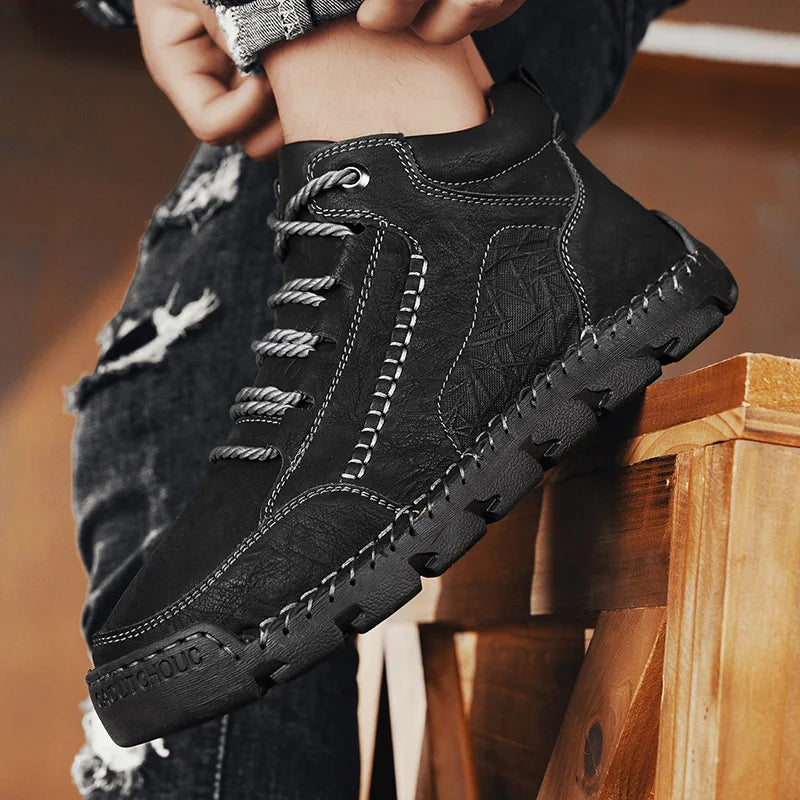 Autumn Mens Comfortable Lace Up Retro High Top Shoe Brand New Men Leather Boots Fashionable Anti Slip Soft Soled Mid-range Boots