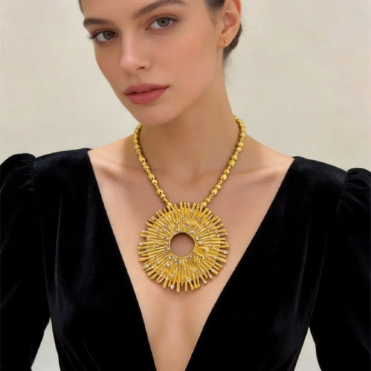 Exaggerated Women Fashion Metal Alloy Big Round Pendant Necklace Jewelry Vintage Personality Statement Accessories