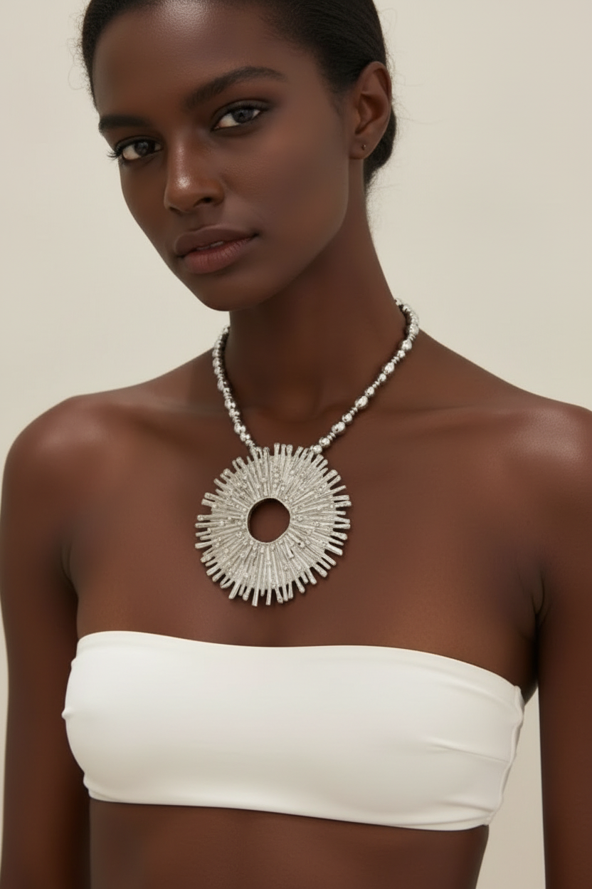 Exaggerated Women Fashion Metal Alloy Big Round Pendant Necklace Jewelry Vintage Personality Statement Accessories