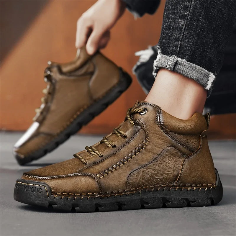 Autumn Mens Comfortable Lace Up Retro High Top Shoe Brand New Men Leather Boots Fashionable Anti Slip Soft Soled Mid-range Boots