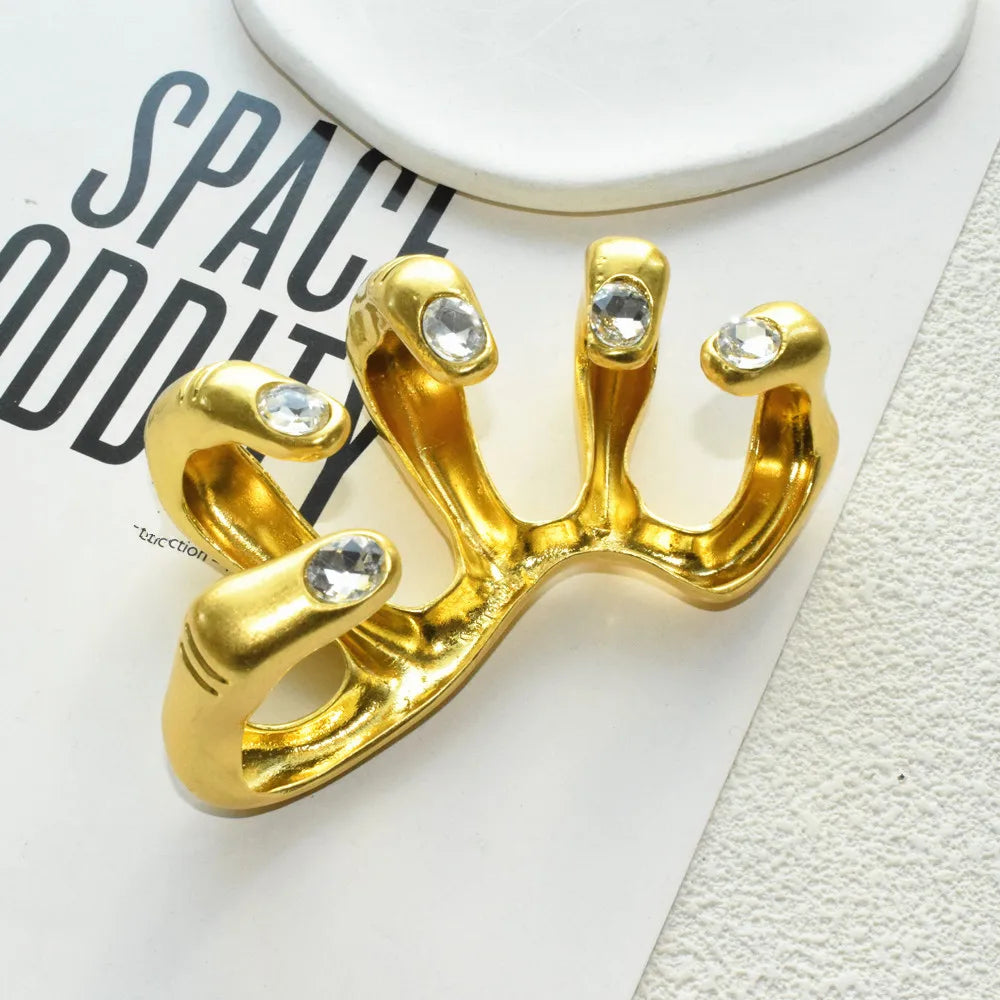 1PC Fashion Show Exaggerated Metal Gold-Plated Big Hand Ring For Women - Elegant Statement Ring Accessory