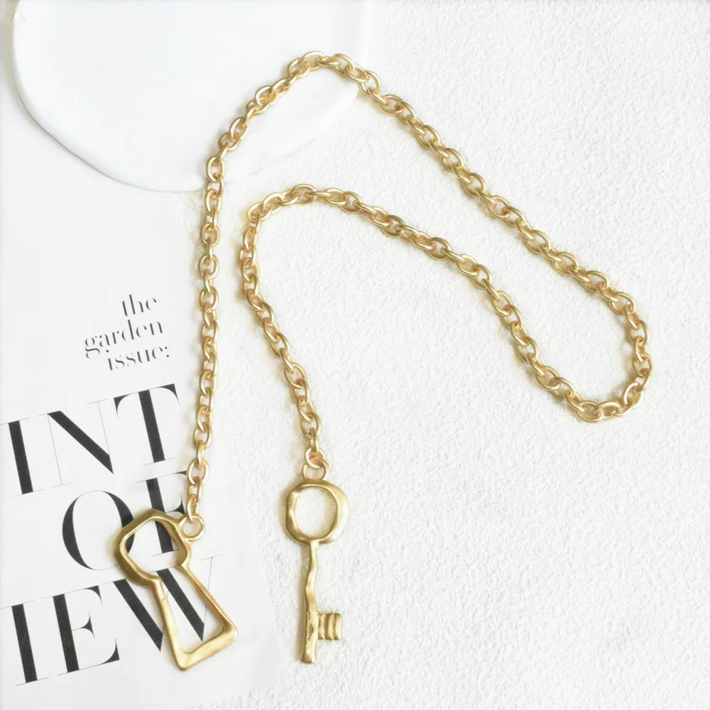 New Arrival Matte Gold-Plated Key Chain Necklace For Women Jewelry Trend Fashion Show Model Long Necklace Accessories