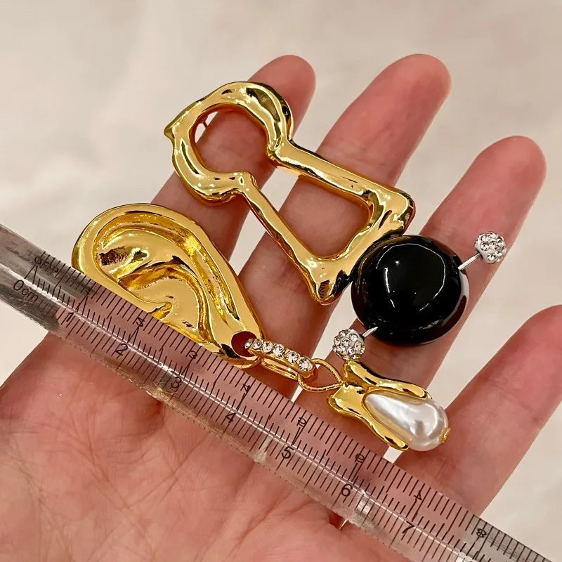 Asymmetrical Earrings for Women Hollow Out Palace Style Vintage Jewelry Hyperbole Pearls Elegant Pendientes Mujer