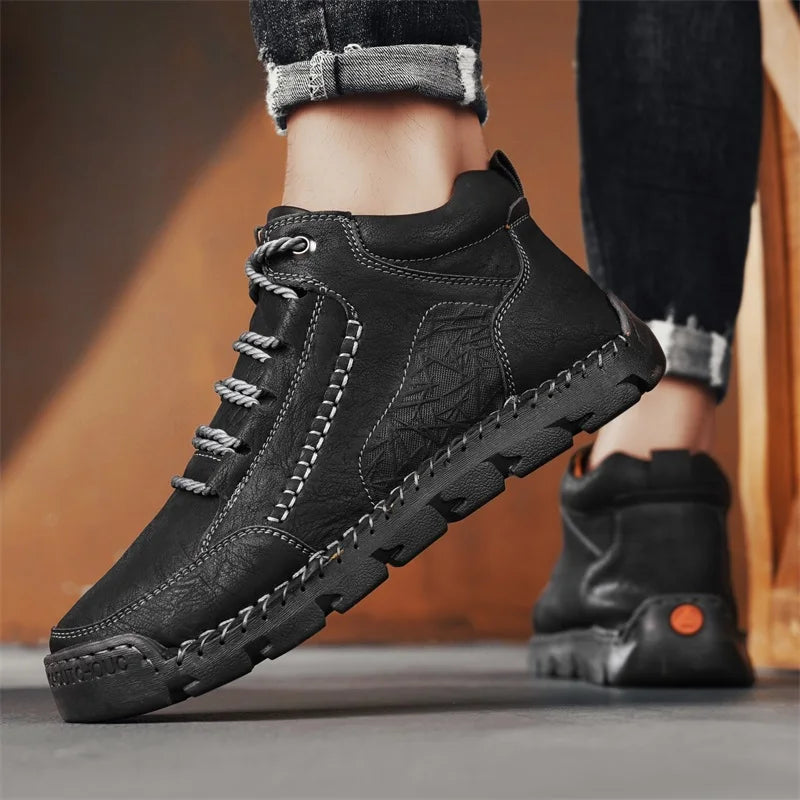 Autumn Mens Comfortable Lace Up Retro High Top Shoe Brand New Men Leather Boots Fashionable Anti Slip Soft Soled Mid-range Boots