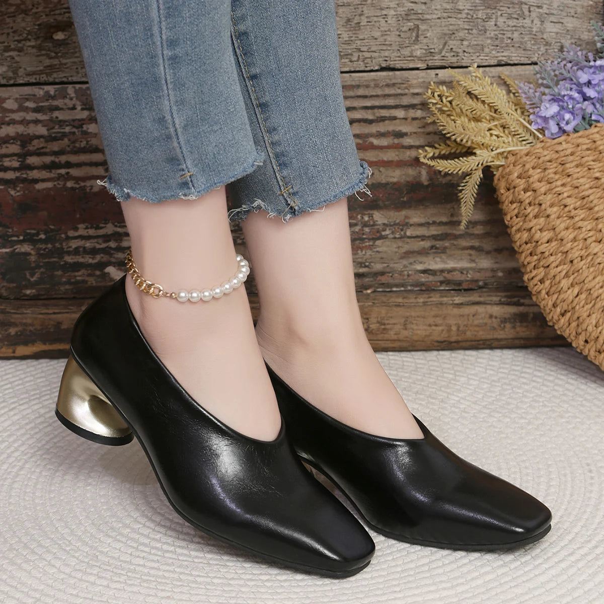 The 2025 Autumn New Style of High-end, Niche and Elegant Square Toe Single Shoes with Irregular Heels