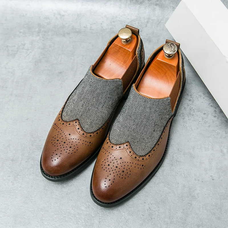 Spring New Men's Comfortable Carved Breathable Block Shoes Fashion Brand Men Retro Brown Pointed Business Banquet Wedding Shoes