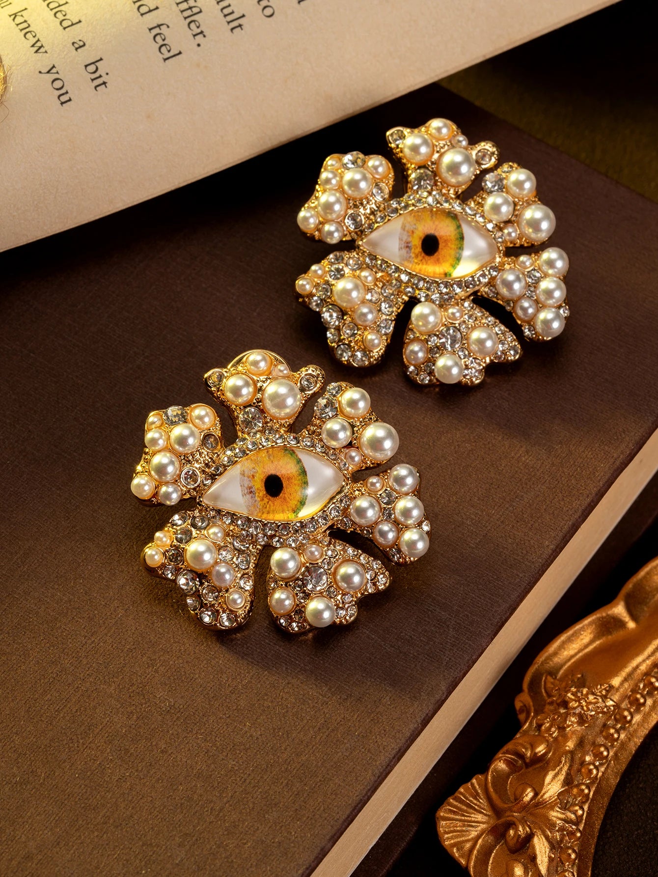 1 Pair of Vintage European and American Exaggerated Devil's Eye Flower Exquisite Earrings, Niche Style, Suitable for Women's Daily Wear, Party Wear, and as a Birthday Gift
