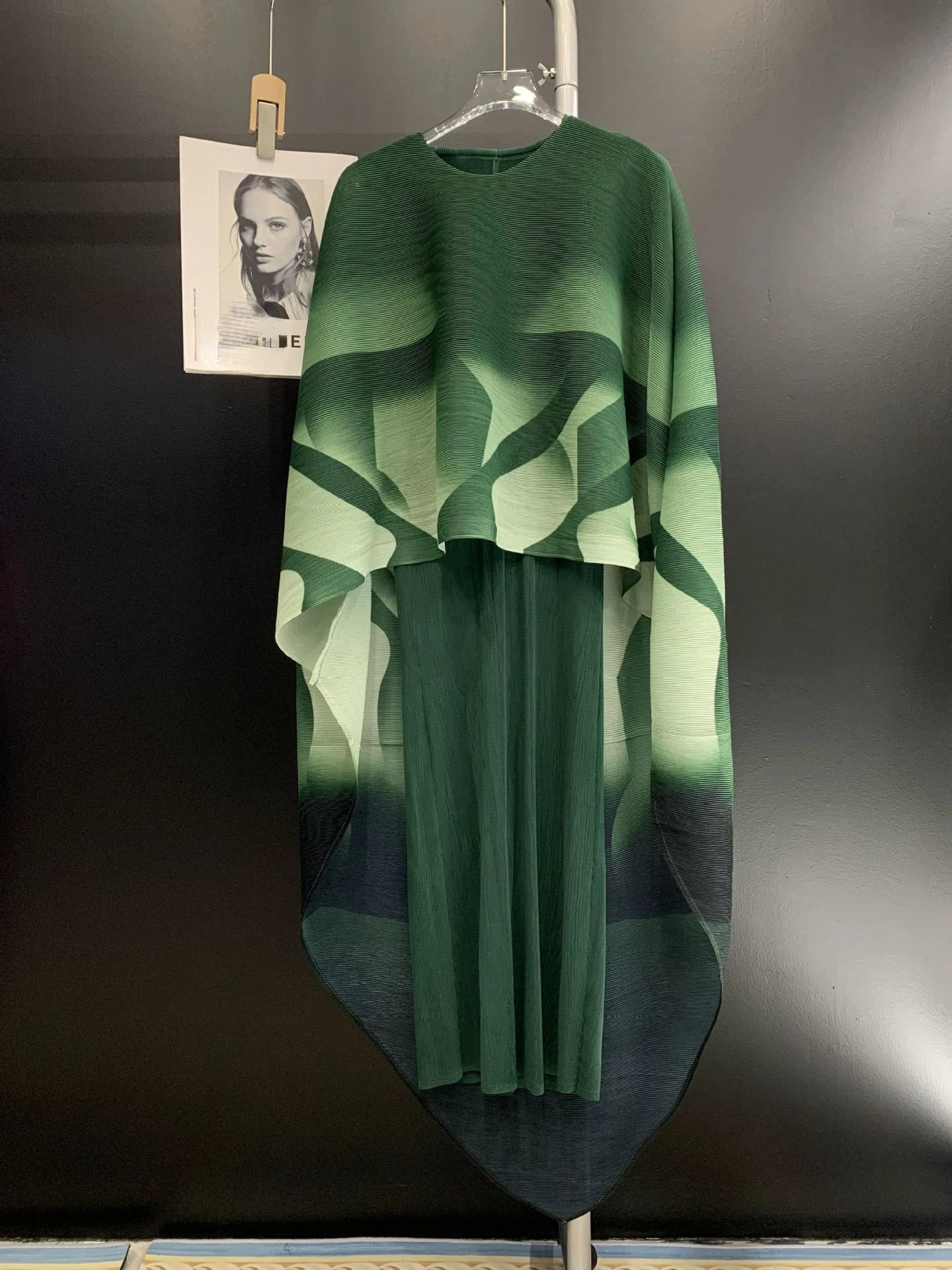 Miyake Folded Fashionable and Elegant Women's Long Skirt, Temperament Skirt, Round Neck Printed Shawl, Two Piece Dress Set