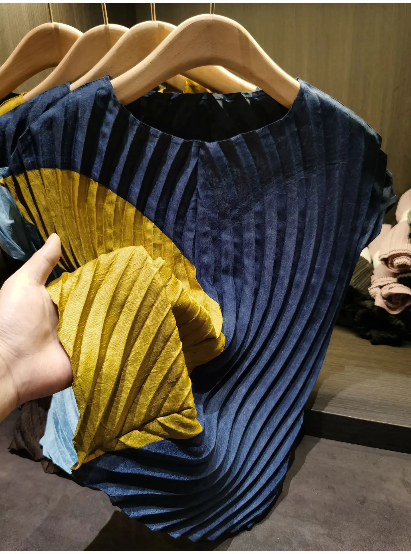 Miyake style Pleated Color Block T-Shirt 2026 Summer New Irregular Top Skirt 2-Piece Set Women Vacation Stretch Wrinkle-Free Clothing