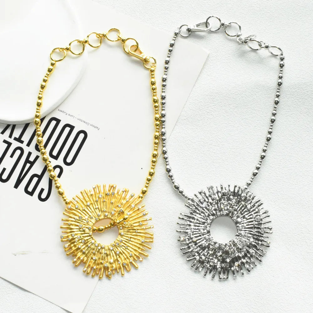 Exaggerated Women Fashion Metal Alloy Big Round Pendant Necklace Jewelry Vintage Personality Statement Accessories