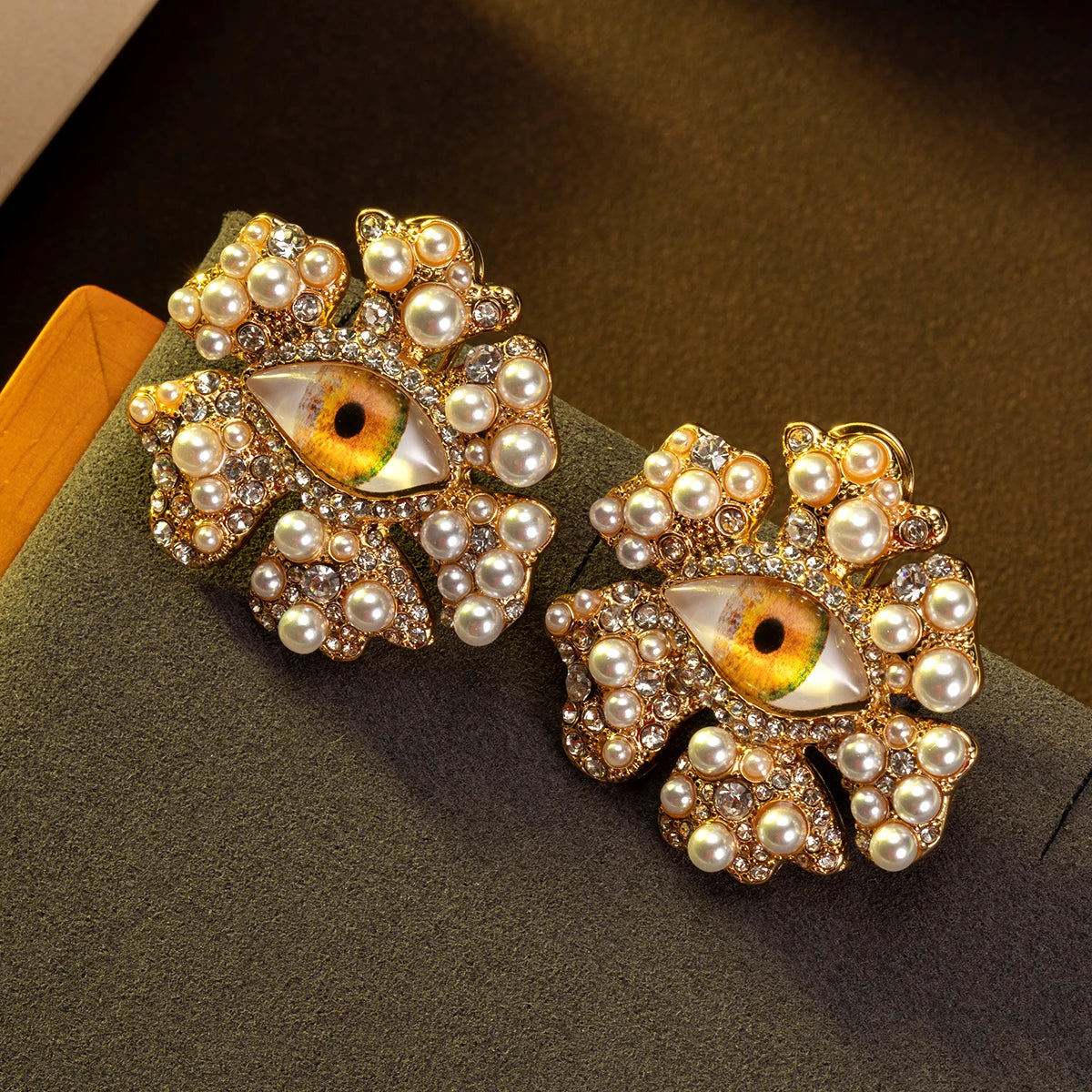 1 Pair of Vintage European and American Exaggerated Devil's Eye Flower Exquisite Earrings, Niche Style, Suitable for Women's Daily Wear, Party Wear, and as a Birthday Gift