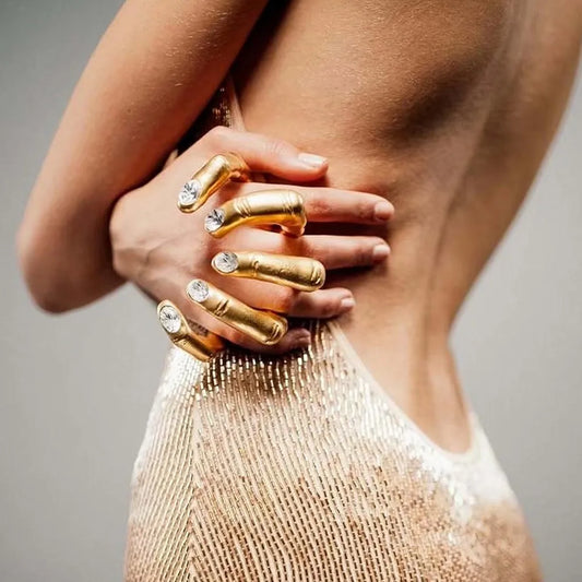 1PC Fashion Show Exaggerated Metal Gold-Plated Big Hand Ring For Women - Elegant Statement Ring Accessory