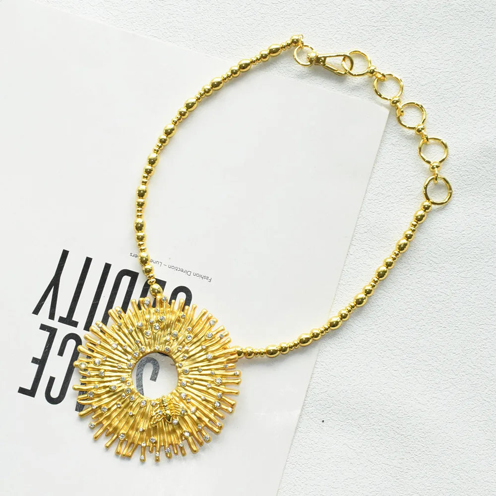 Exaggerated Women Fashion Metal Alloy Big Round Pendant Necklace Jewelry Vintage Personality Statement Accessories