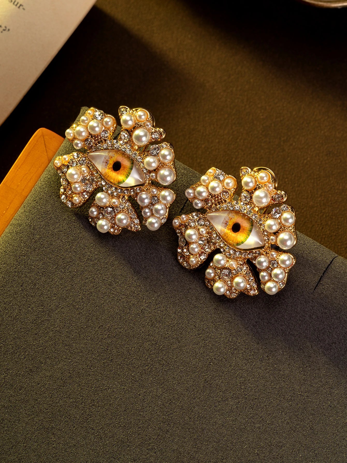 1 Pair of Vintage European and American Exaggerated Devil's Eye Flower Exquisite Earrings, Niche Style, Suitable for Women's Daily Wear, Party Wear, and as a Birthday Gift