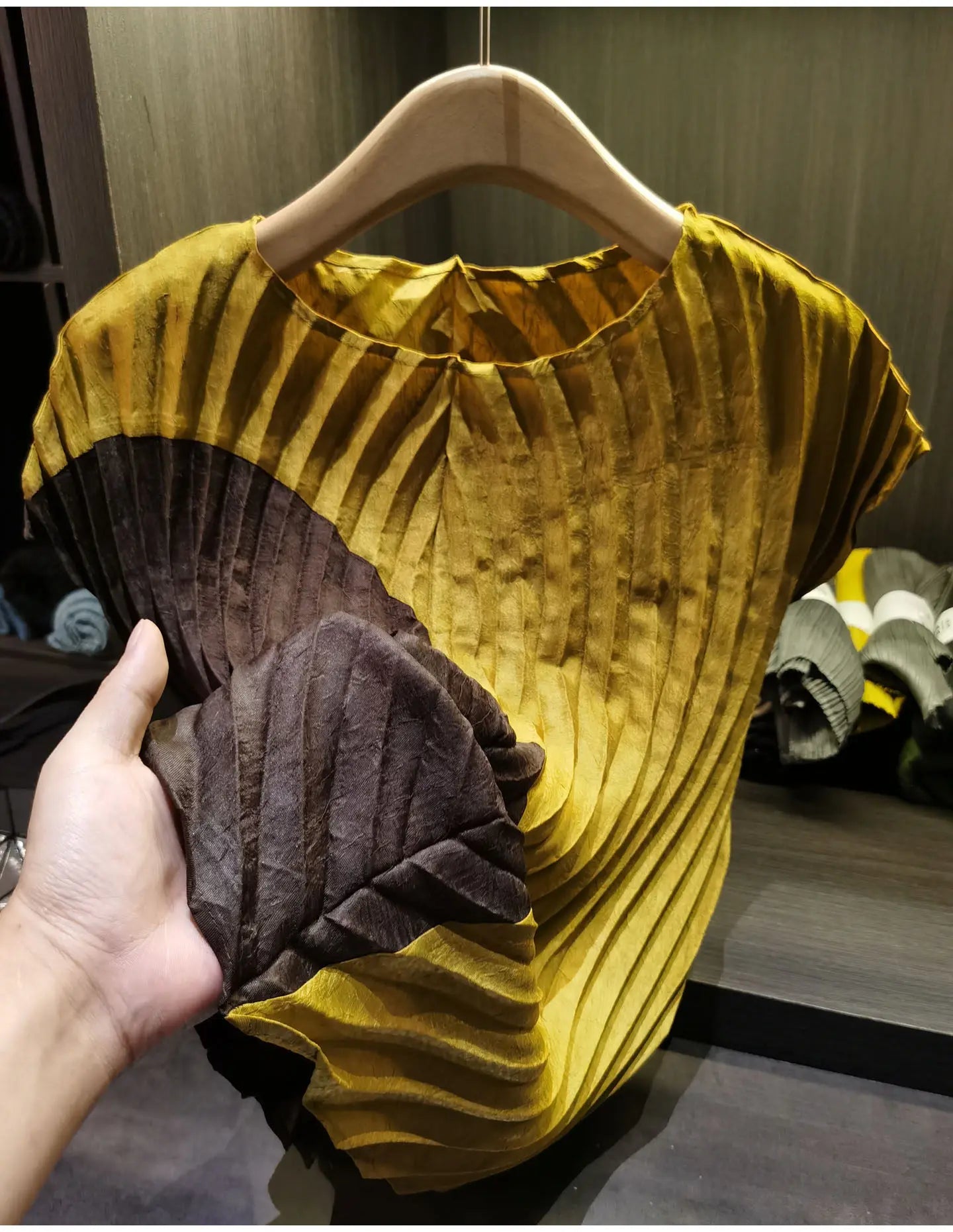 Miyake style Pleated Color Block T-Shirt 2026 Summer New Irregular Top Skirt 2-Piece Set Women Vacation Stretch Wrinkle-Free Clothing