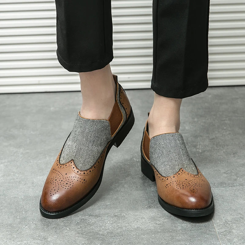 Spring New Men's Comfortable Carved Breathable Block Shoes Fashion Brand Men Retro Brown Pointed Business Banquet Wedding Shoes