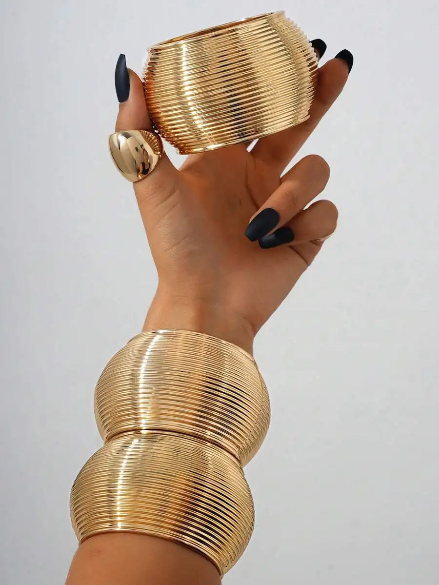 HUANZHI Vintage Exaggerated Punk Wide Chunky Wide Bangle Minimalist Thick Charm Massive Bracelet Fashion Show Jewelry
