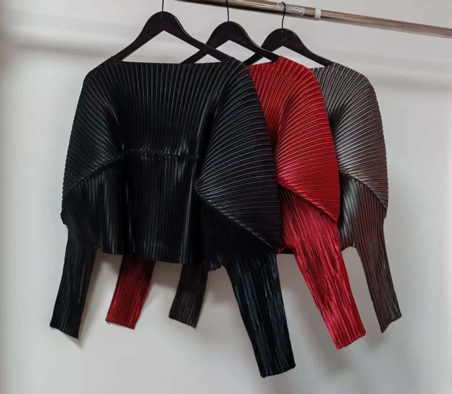 Women's Burgundy Pleated miyake StyleBatwing Sleeve Round Neck Cropped Long-Sleeve Top Shiny Fabric Fashion Casual Daily Wear Trendy Chic