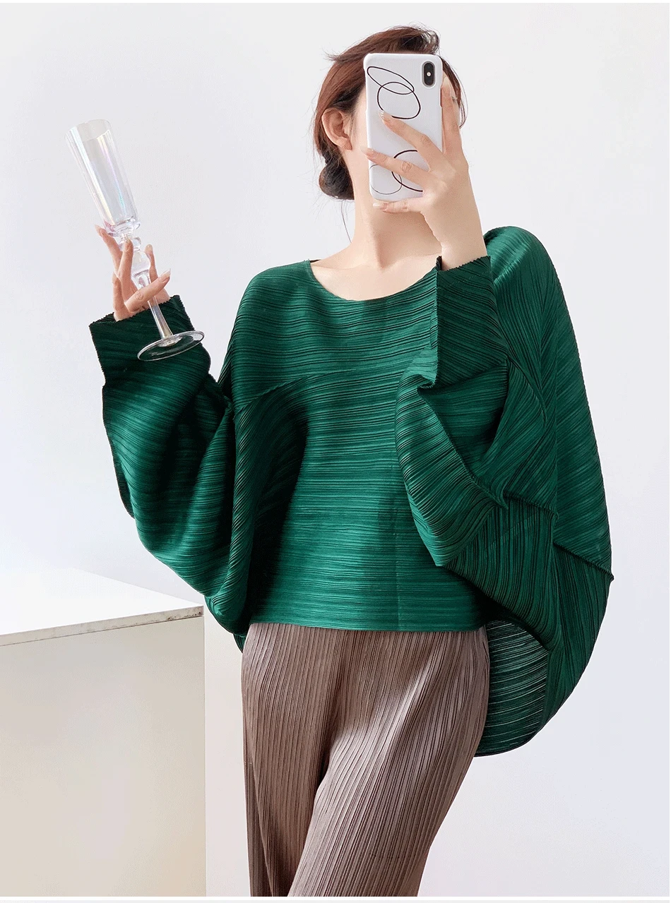Miyake Style Pleated Top for Women 2025 New Solid Color Loose Round Neck Bat Sleeve Lazy High-end T-shirt for Women