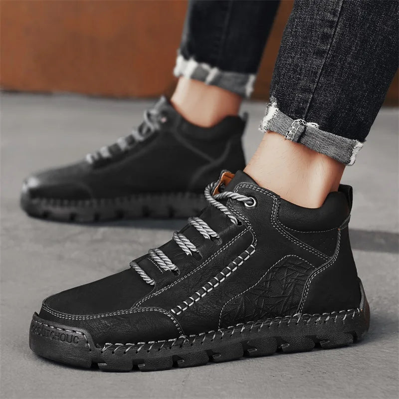 Autumn Mens Comfortable Lace Up Retro High Top Shoe Brand New Men Leather Boots Fashionable Anti Slip Soft Soled Mid-range Boots