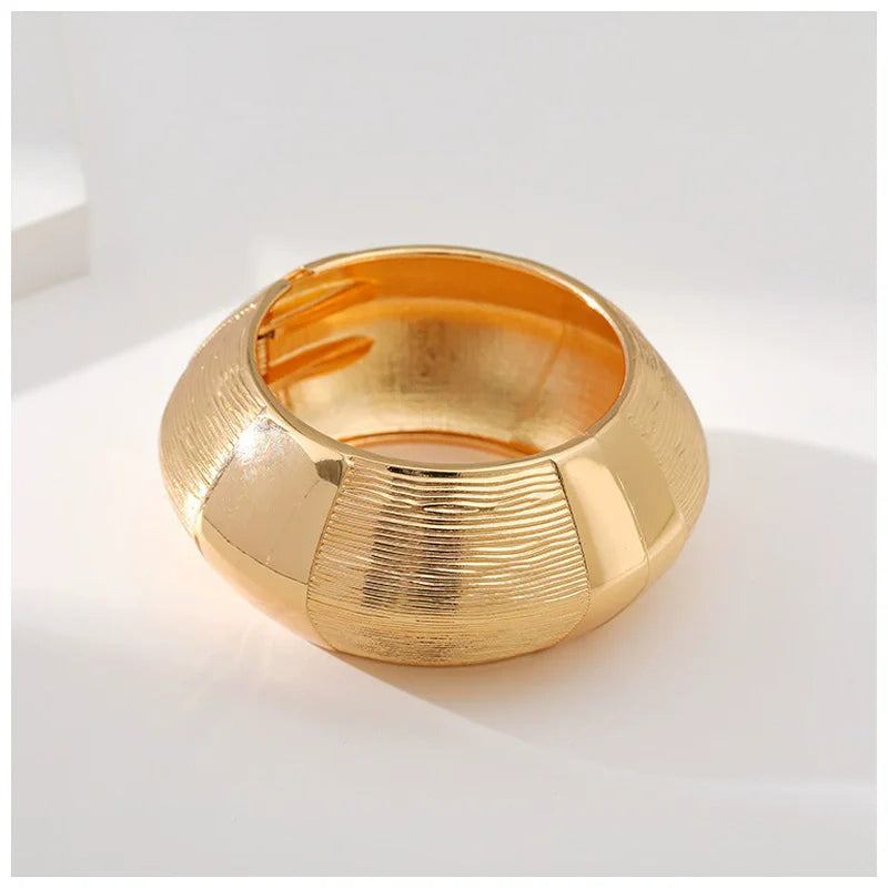HUANZHI Vintage Exaggerated Punk Wide Chunky Wide Bangle Minimalist Thick Charm Massive Bracelet Fashion Show Jewelry