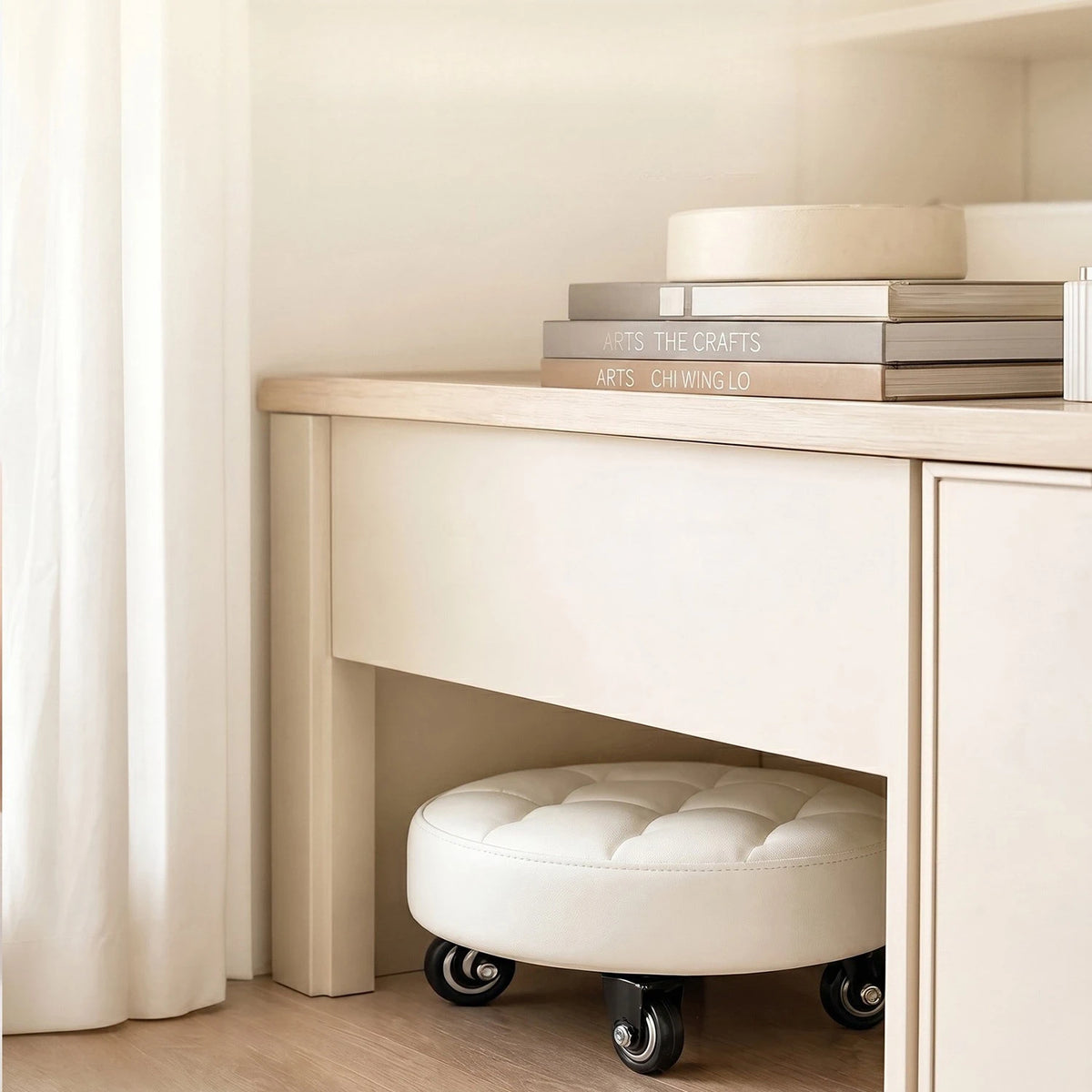 Household Wheeled Low Stools Floor-cleaning Chairs Wheeled Seam Sealing Stools Rotating Nail and Pedicure Round Stools