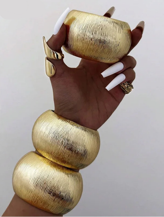 HUANZHI Vintage Exaggerated Punk Wide Chunky Wide Bangle Minimalist Thick Charm Massive Bracelet Fashion Show Jewelry