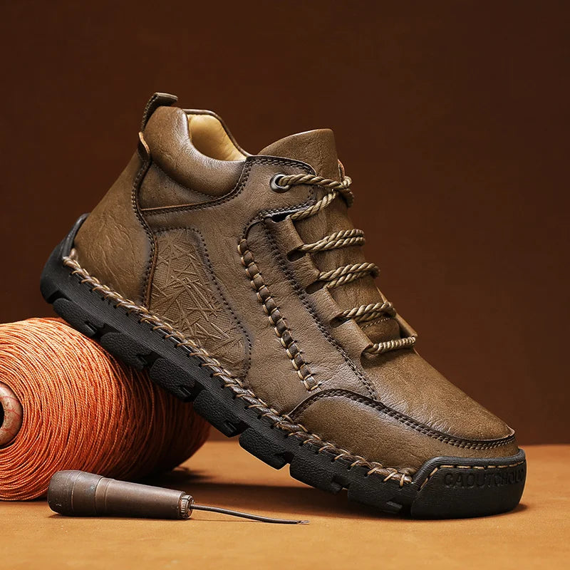 Autumn Mens Comfortable Lace Up Retro High Top Shoe Brand New Men Leather Boots Fashionable Anti Slip Soft Soled Mid-range Boots
