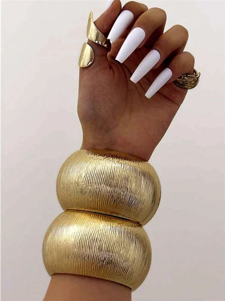 HUANZHI Vintage Exaggerated Punk Wide Chunky Wide Bangle Minimalist Thick Charm Massive Bracelet Fashion Show Jewelry