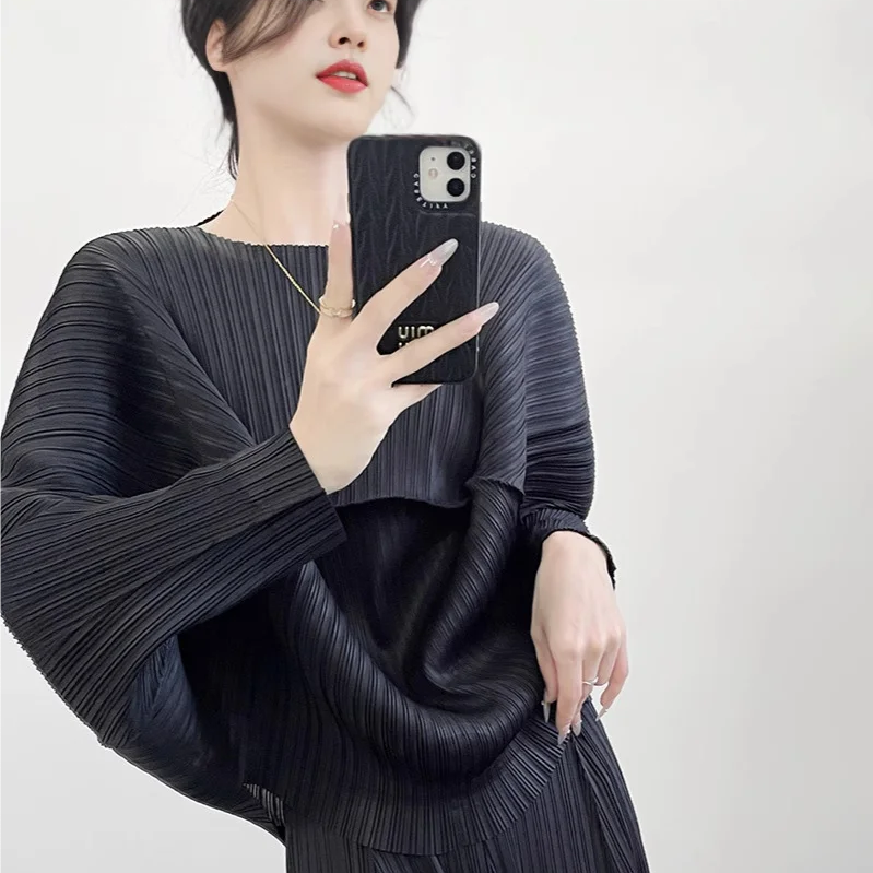 Women's Burgundy Pleated miyake StyleBatwing Sleeve Round Neck Cropped Long-Sleeve Top Shiny Fabric Fashion Casual Daily Wear Trendy Chic