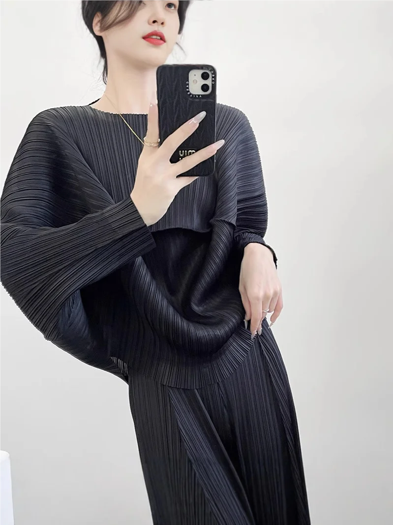 Women's Burgundy Pleated miyake StyleBatwing Sleeve Round Neck Cropped Long-Sleeve Top Shiny Fabric Fashion Casual Daily Wear Trendy Chic