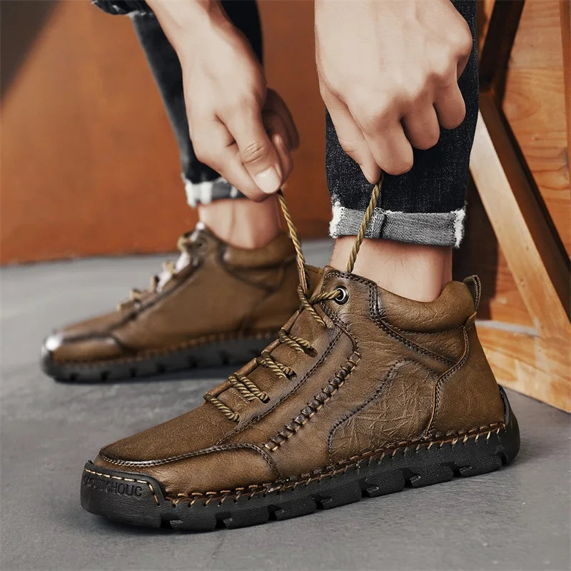 Autumn Mens Comfortable Lace Up Retro High Top Shoe Brand New Men Leather Boots Fashionable Anti Slip Soft Soled Mid-range Boots